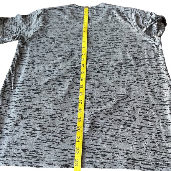 🌸6/$20🌸 V-Neck Shortsleeve Print T-Shirt - Picture 6 of 7